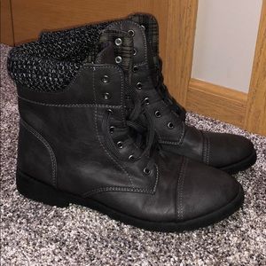 Combat boots